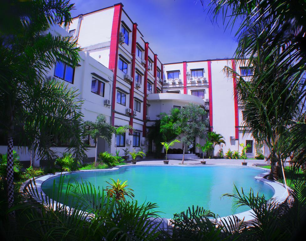 Grand Duta Hotel Palu Exterior photo