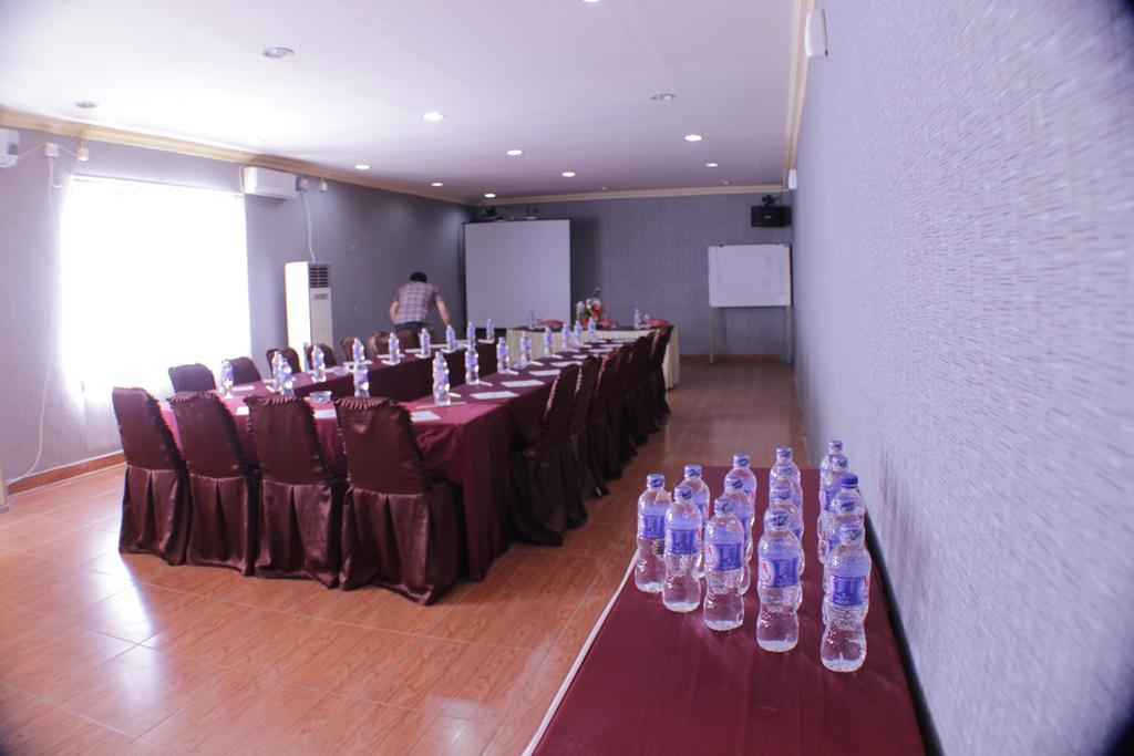 Grand Duta Hotel Palu Exterior photo