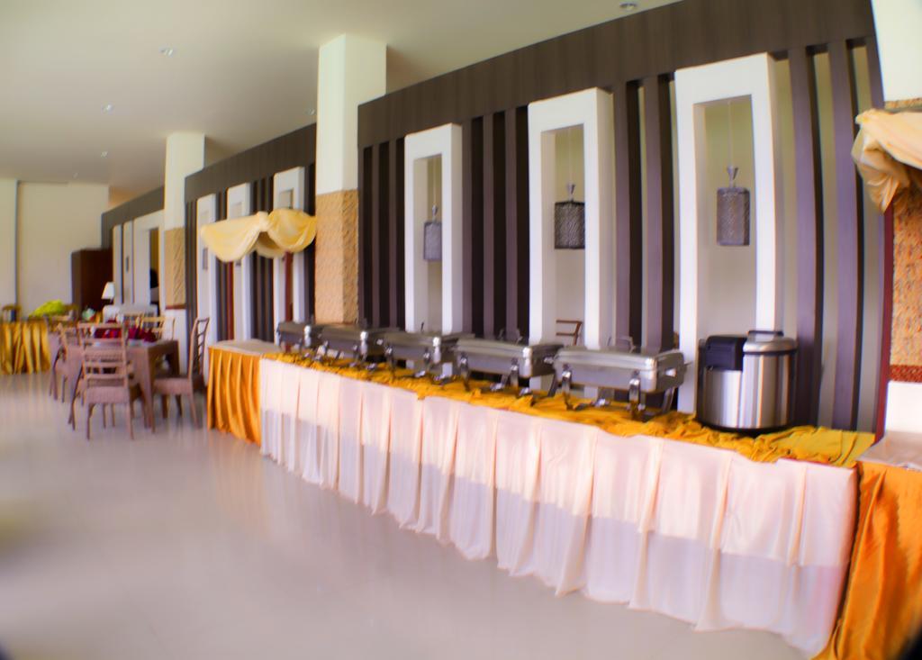 Grand Duta Hotel Palu Exterior photo