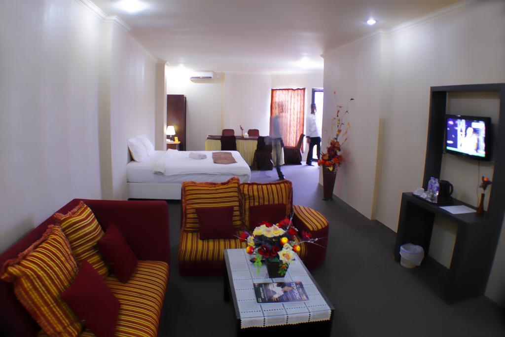 Grand Duta Hotel Palu Exterior photo