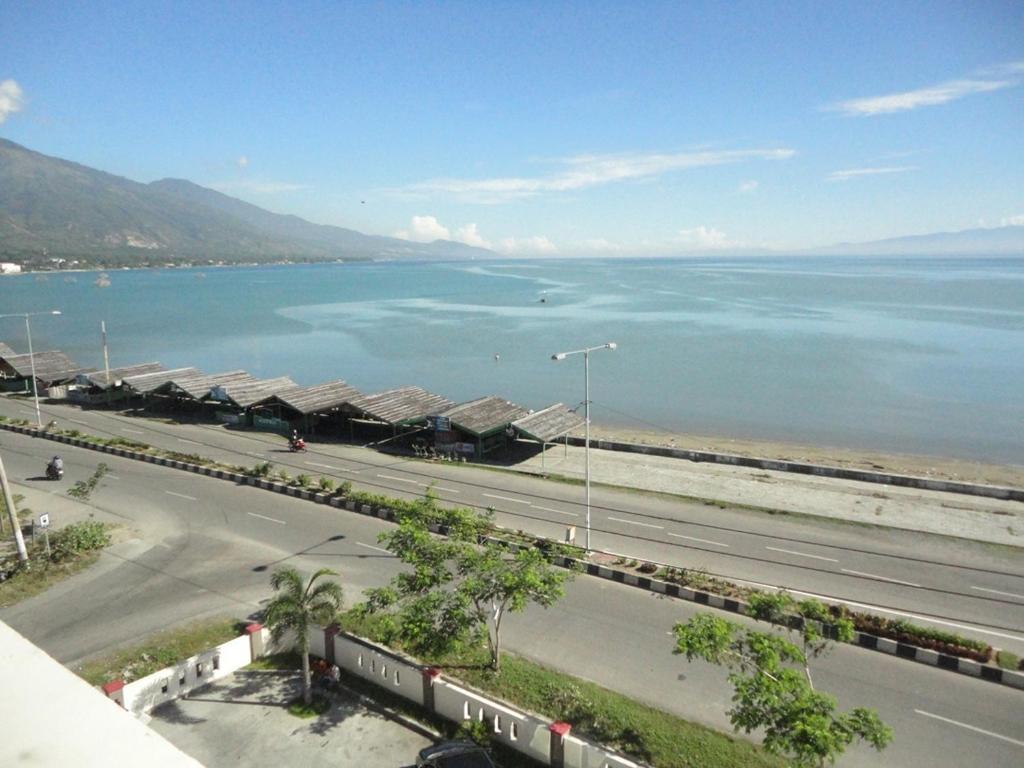 Grand Duta Hotel Palu Exterior photo