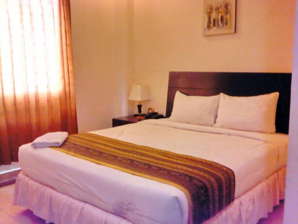 Grand Duta Hotel Palu Room photo