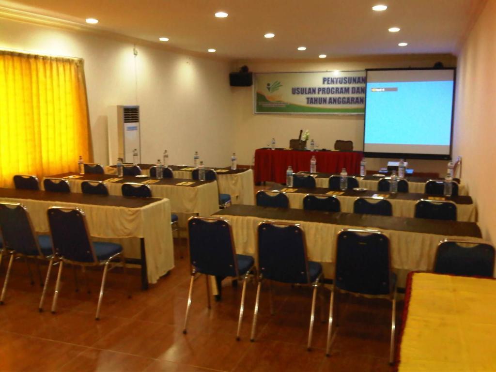 Grand Duta Hotel Palu Exterior photo